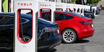 Departing Tesla finance VP says he slept under his desk while the company was under ‘deathwatch’