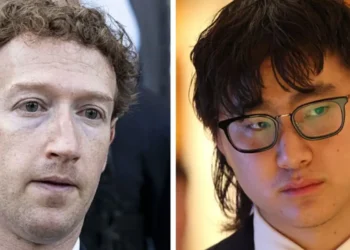 Mark Zuckerberg just posted a totally normal and fine photo with Alexandr Wang