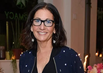 Bobbi Brown’s advice to young grads: ‘Don’t just sit there watching TV and expect the doorbell to ring.’