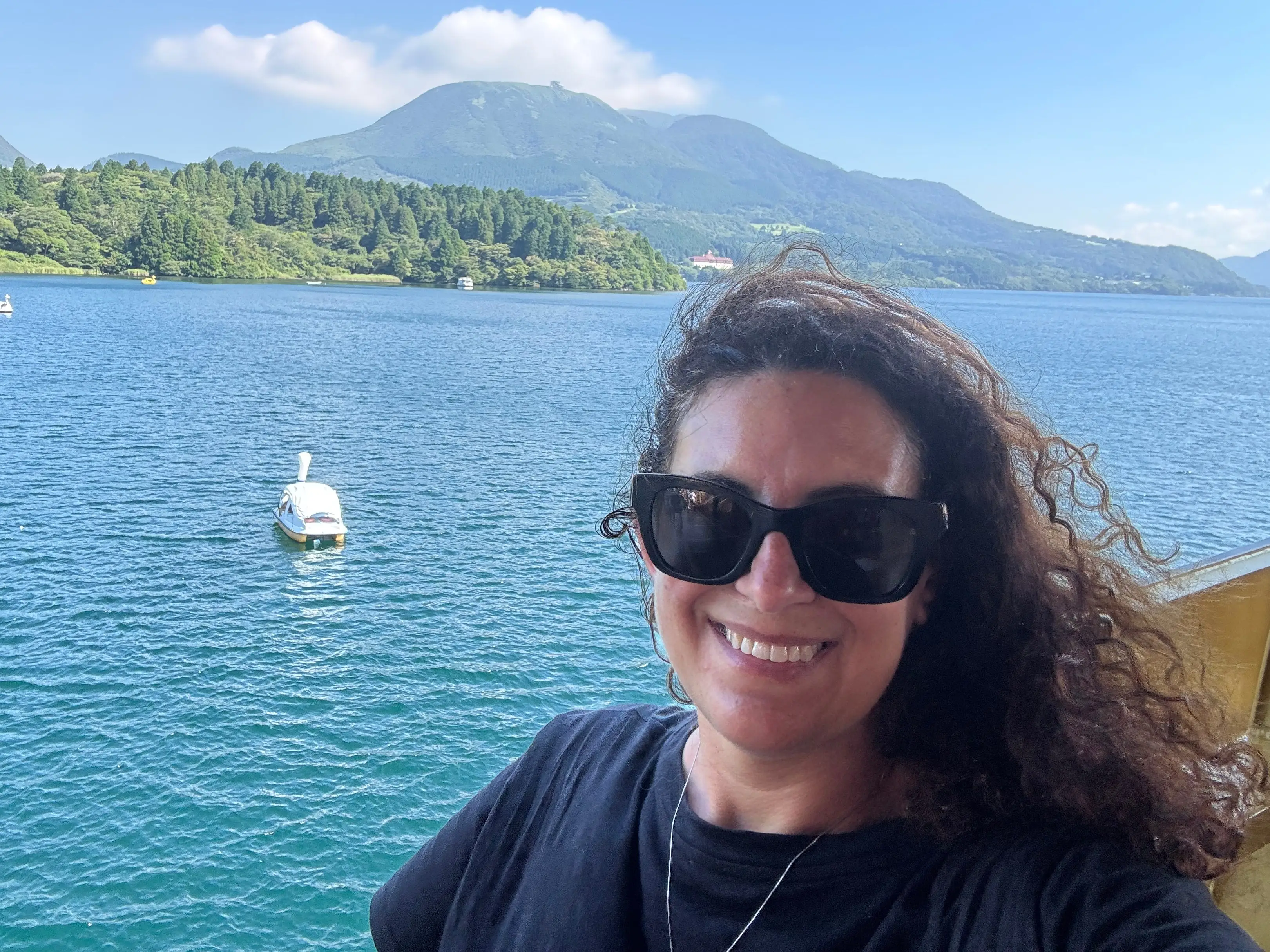 Author Jamie Davis Smith smiling next to blue waters