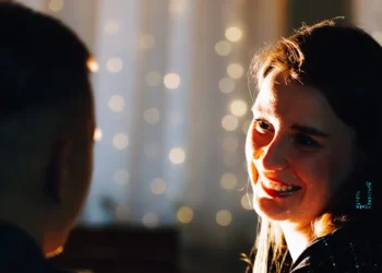 The 10-second trick to spot a liar, according to a psychopathy researcher