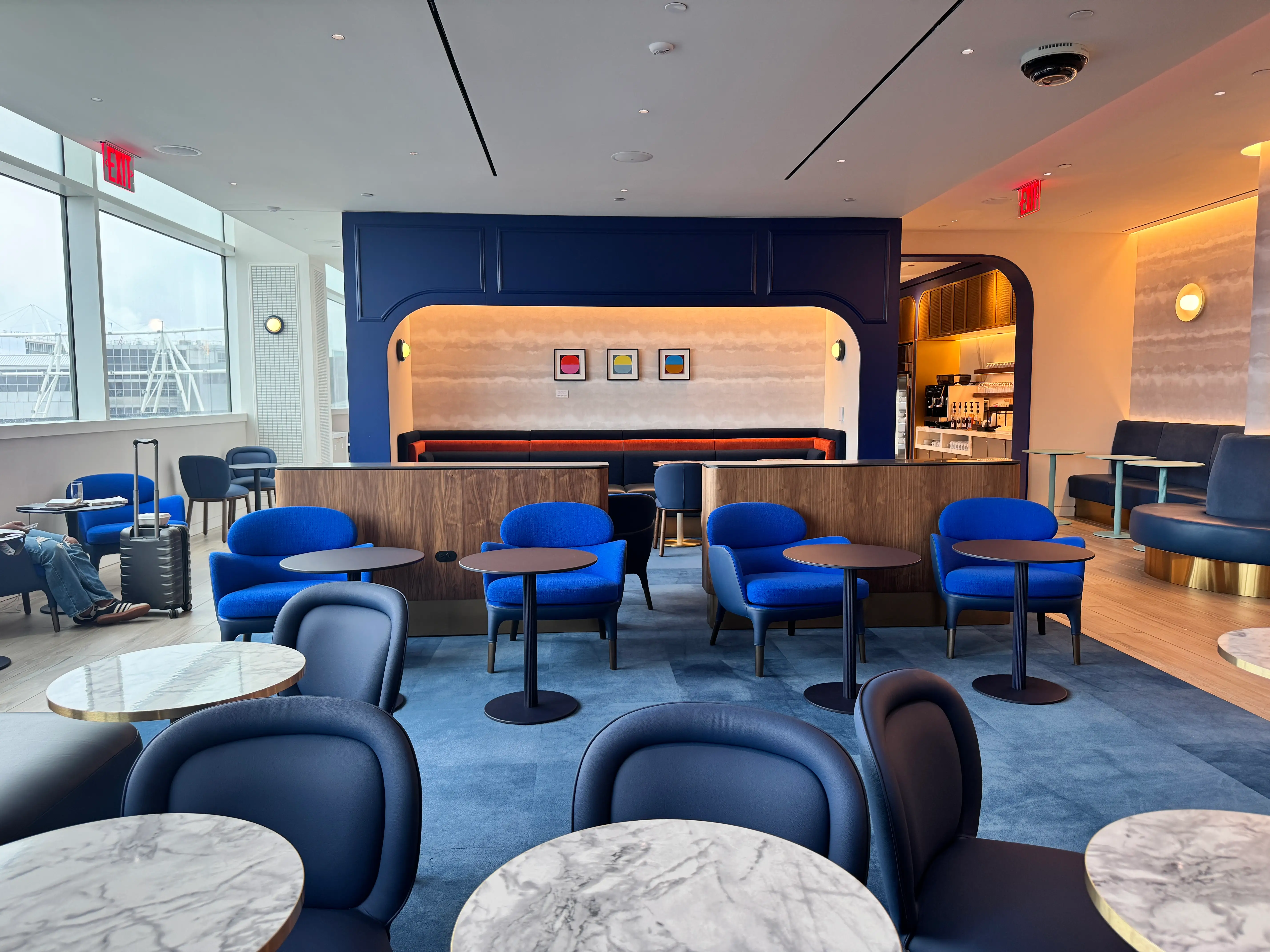 upstairs lounge bluehouse