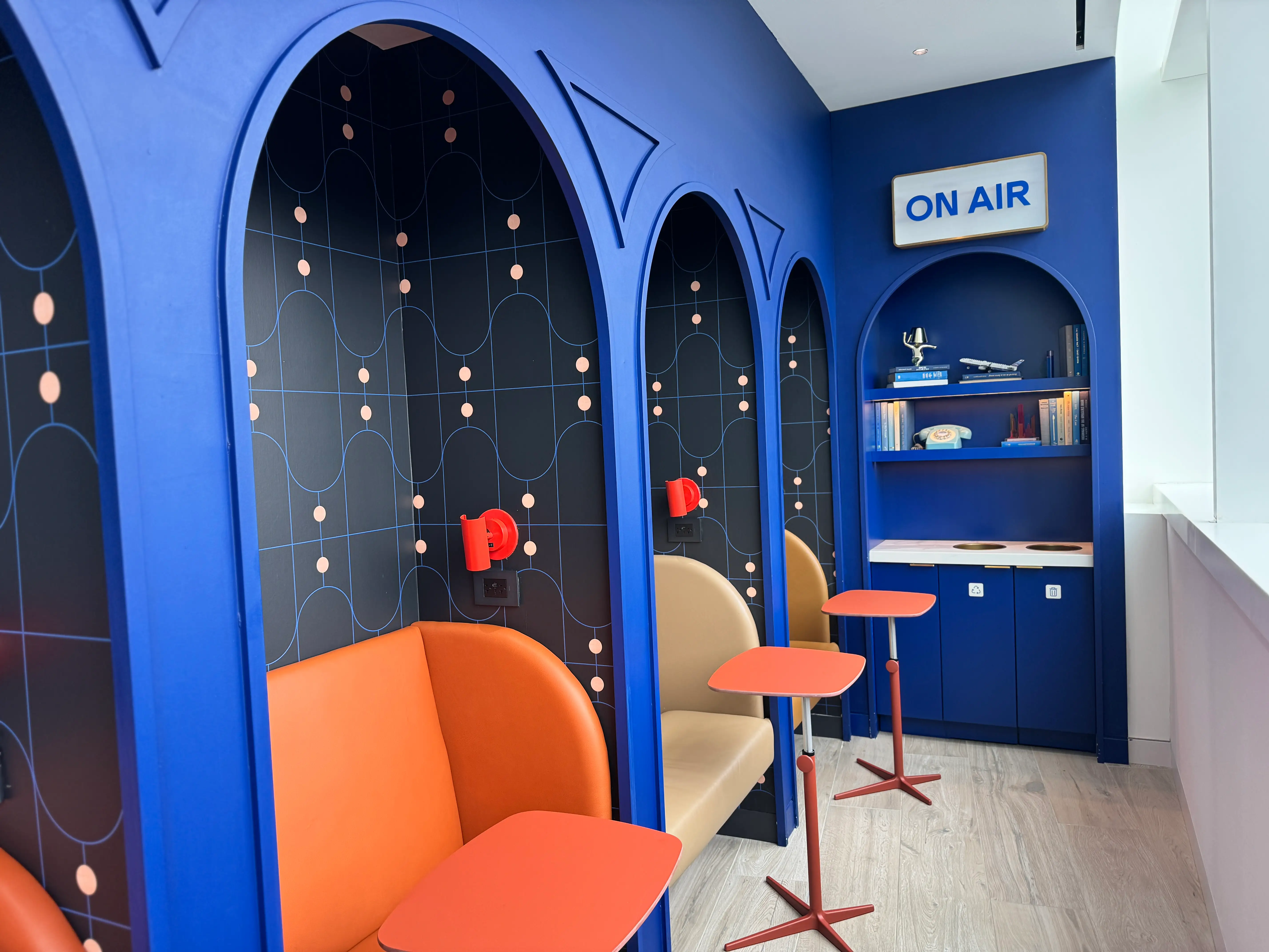 pods upstairs lounge