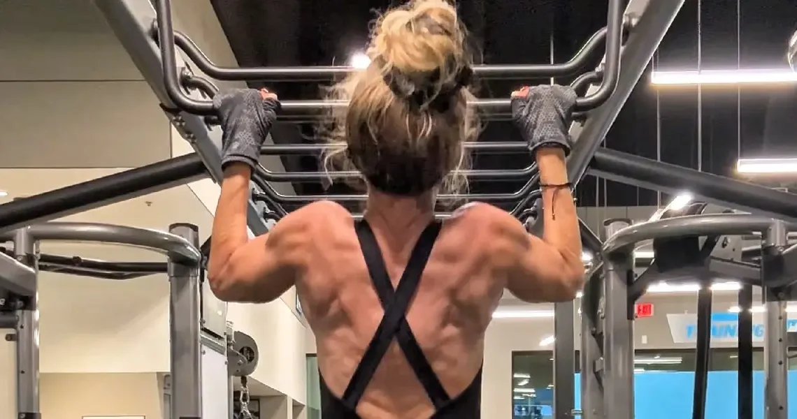 I adopted a new fitness strategy in my 40s that’s helped me run half-marathons, hold handstands, and do pull-ups as I age