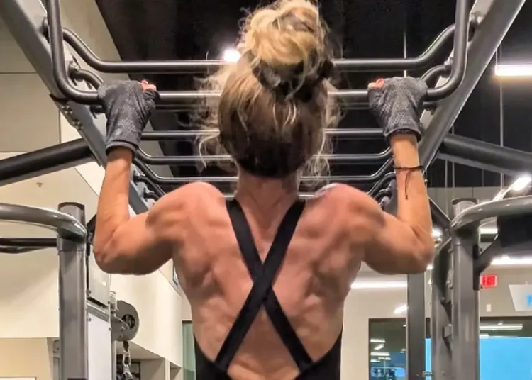 I adopted a new fitness strategy in my 40s that’s helped me run half-marathons, hold handstands, and do pull-ups as I age