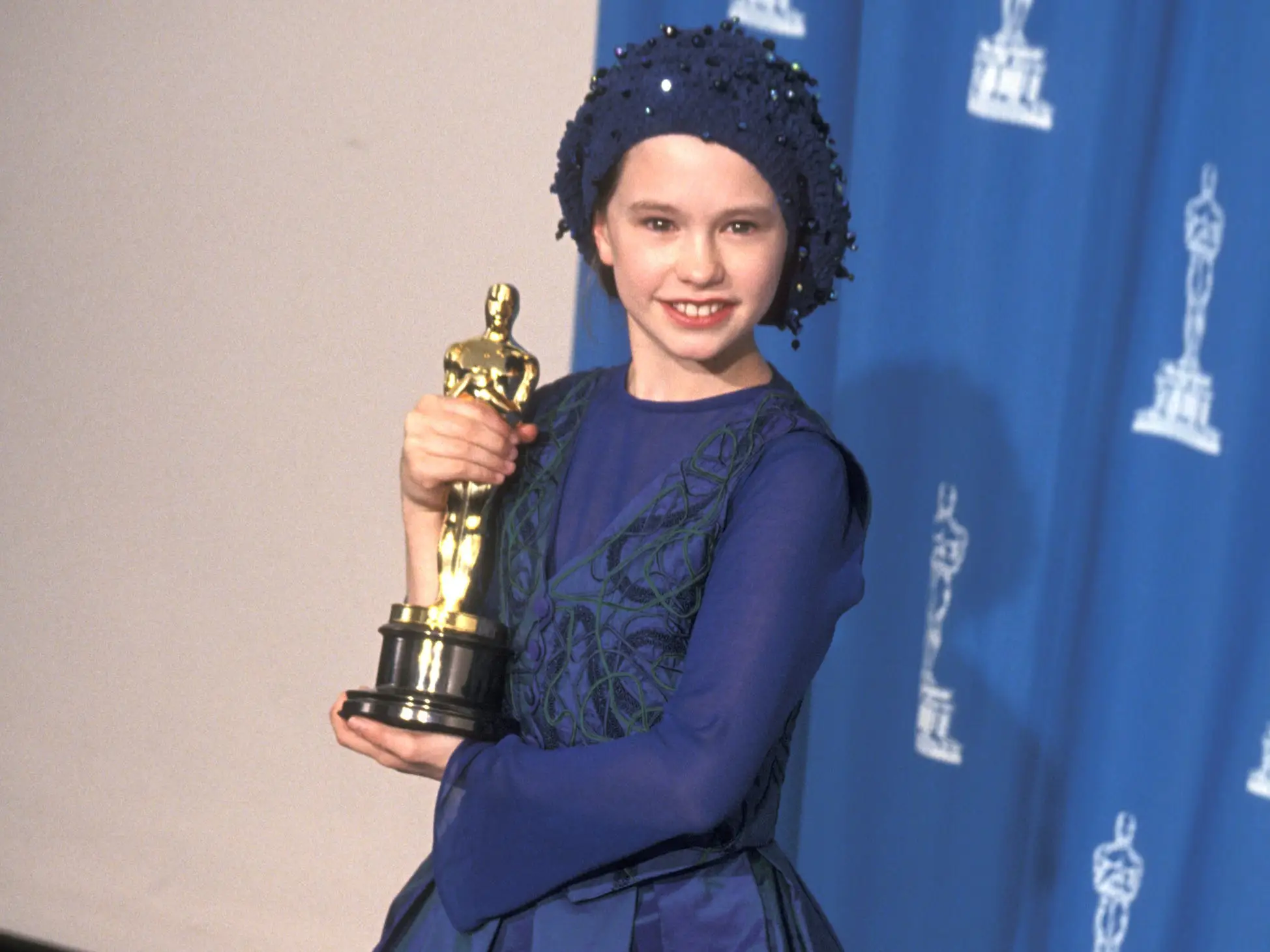 Anna Paquin posed with her Oscar for best supporting actress in 1994.