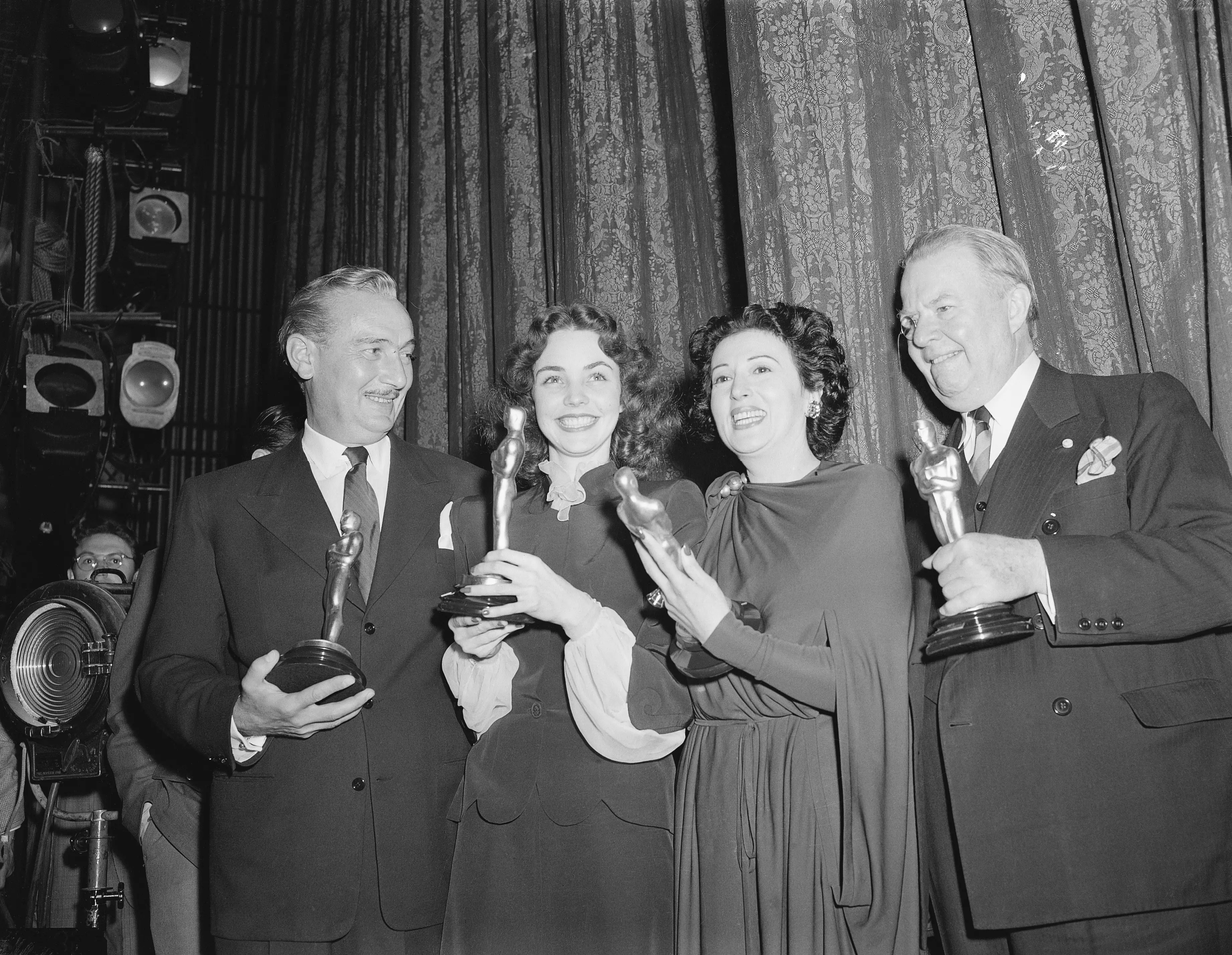Paul Lucas, Jennifer Jones, Katina Paxinou, and Charles Coburn at the 1943 Oscars