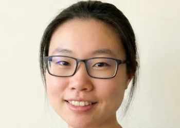 I’m an Amazon tech lead who got promoted by building AI products. Here are my top vibe coding tips.