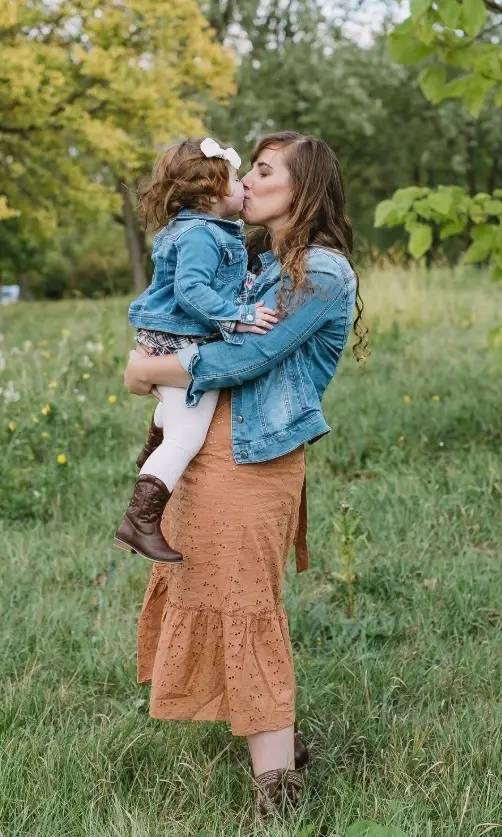 Claire Volkman and her daughter kissing