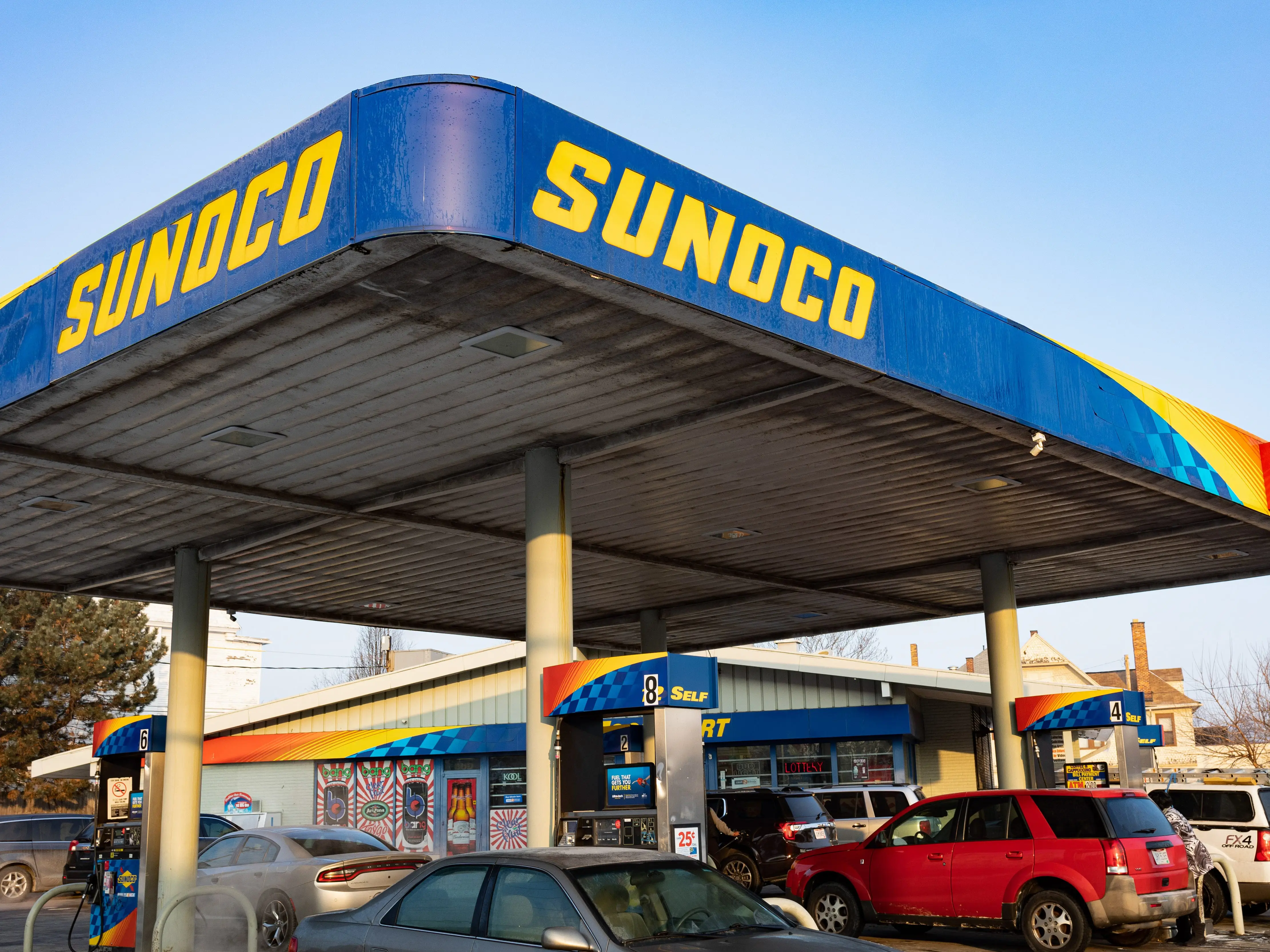 Cars at a gas station in Toledo, Ohio.