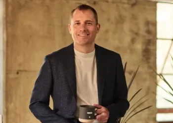 My side hustle made $10,000 in a month. It convinced me to leave my law career.