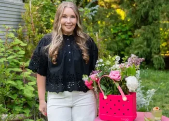 The viral Bogg beach bag got copied. Its founder offered something dupes couldn’t.