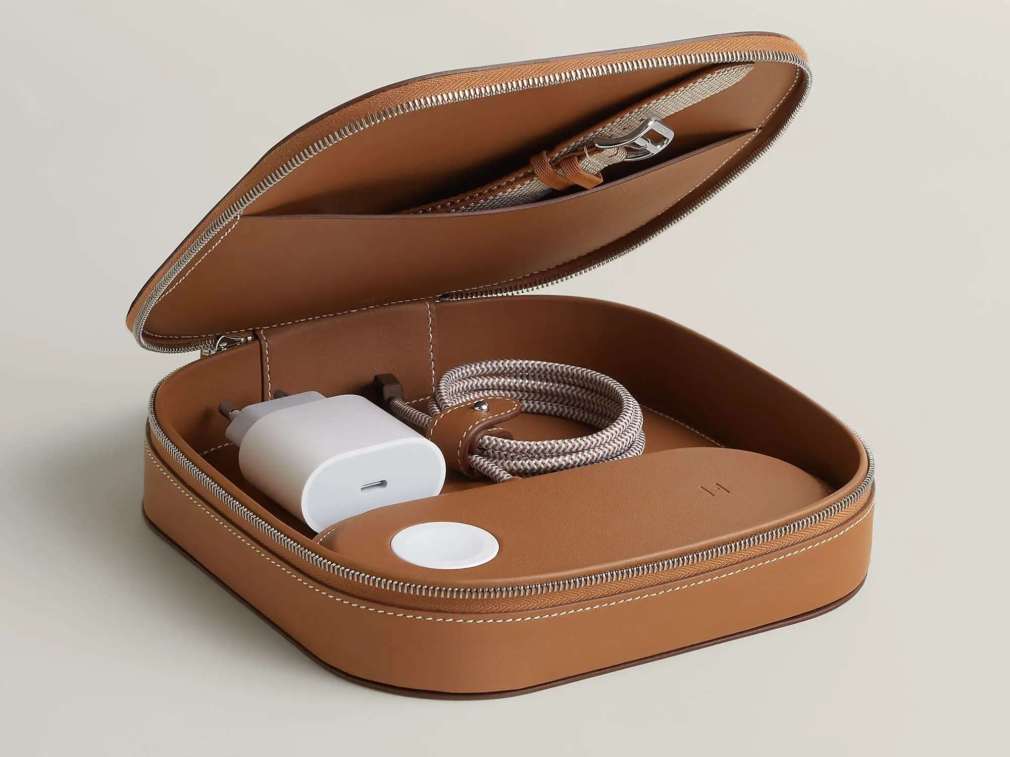 Paddock Duo charger and Grand Paddock case