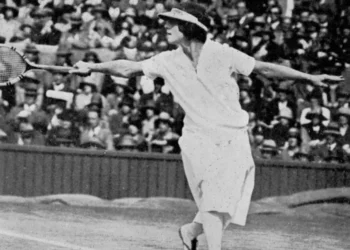 From suffrage to speakeasies, 65 photos show what life was like for women in the 1920s