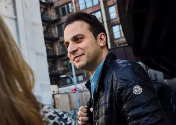 I’m the CEO of Naya. I call my mom daily, refuse to have an assistant, and no longer send 11 p.m. emails.