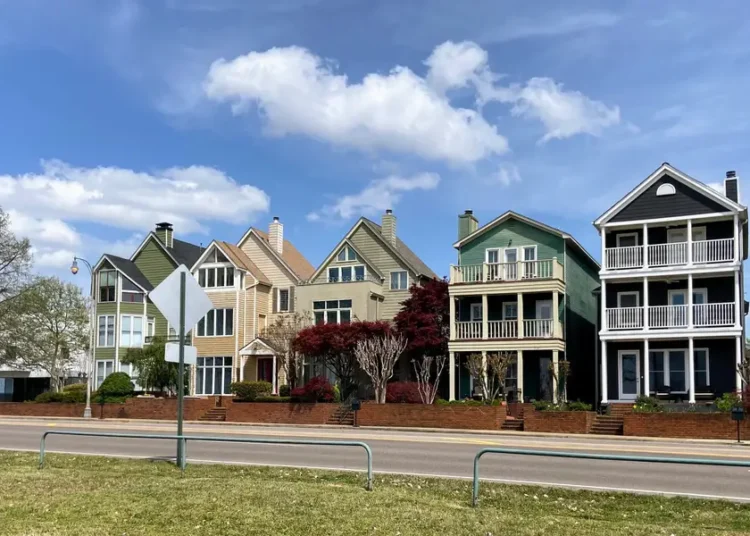 What to know about the ‘buy, refinance, repeat’ strategy helping real estate investors scale without tons of cash