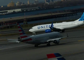 United Airlines ‘tactically pruning’ flights amid high fuel prices due to the Iran war