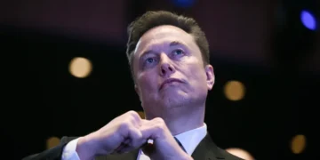 Elon Musk offers to pay the salaries of TSA agents