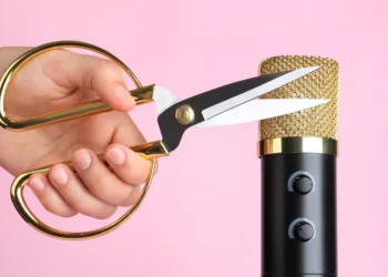 ‘Elite clippers’ are earning big paychecks by helping podcasters and livestreamers stay in your social feed