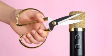 ‘Elite clippers’ are earning big paychecks by helping podcasters and livestreamers stay in your social feed