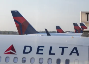 Delta Air Lines temporarily halts perks for members of Congress, citing the partial government shutdown