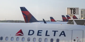 Delta Air Lines temporarily halts perks for members of Congress, citing the partial government shutdown