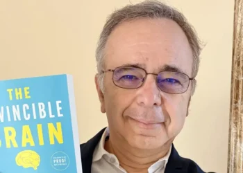 I’m a neurologist, and I don’t think AI will make people dumber. Here’s how to keep your brain sharp.