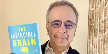 I’m a neurologist, and I don’t think AI will make people dumber. Here’s how to keep your brain sharp.