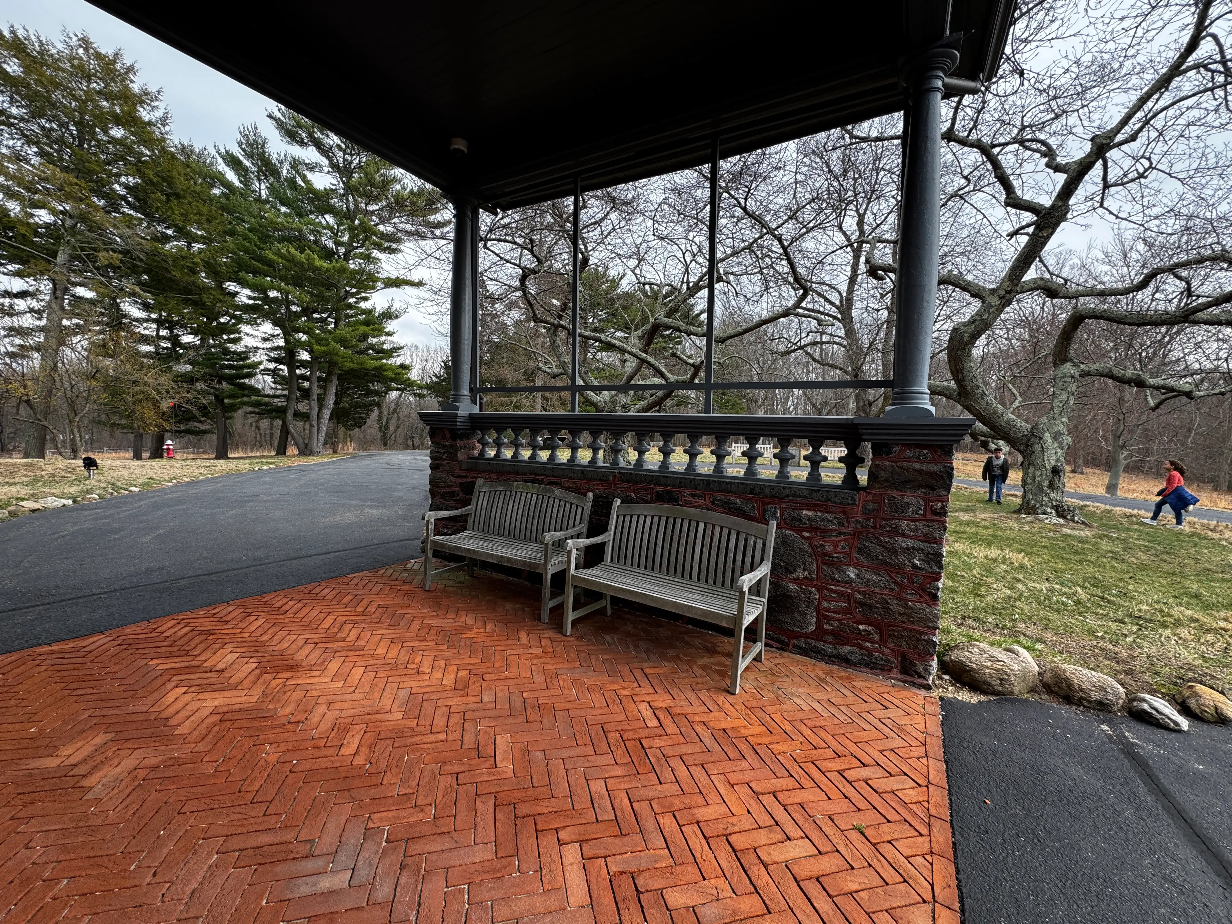 driveway seating sagamore