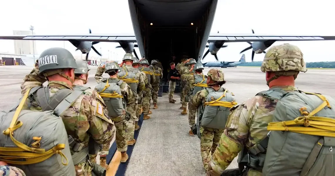 How Army paratroopers heading to Iran are trained to jump from airplanes
