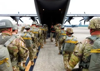 How Army paratroopers heading to Iran are trained to jump from airplanes