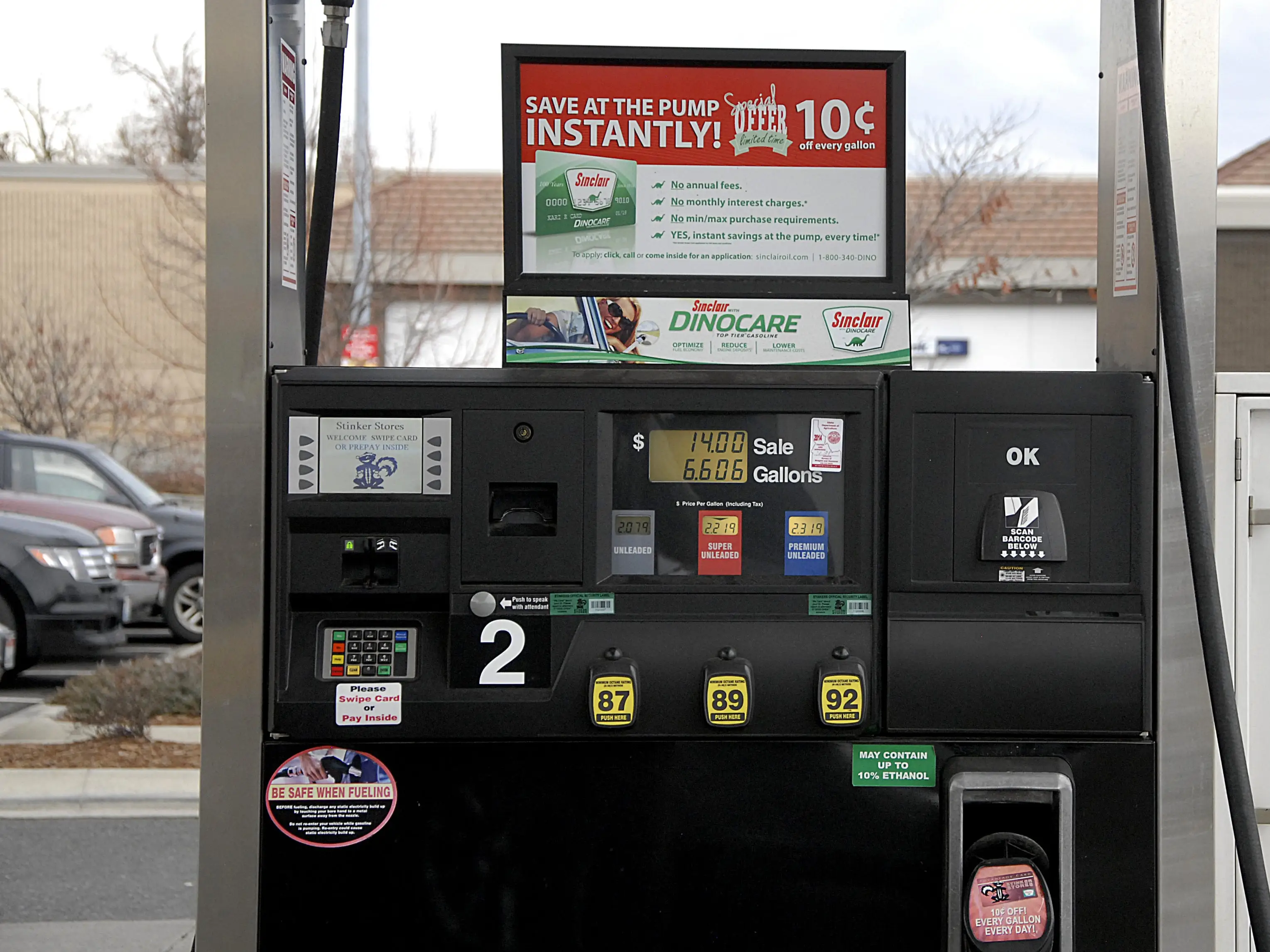 Lewiston /Idaho /USA_ 19 January 2016 _Car has be pump gas at gasoline station