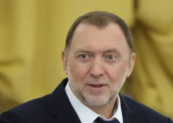 Russian billionaire says 12-hour days and 6-day workweeks could help save the economy