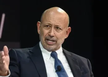 What ex-Goldman CEO Lloyd Blankfein says young workers should spend their first $5,000 in savings on
