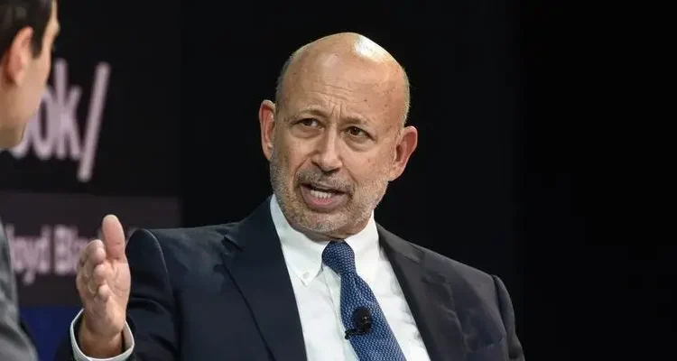 What ex-Goldman CEO Lloyd Blankfein says young workers should spend their first $5,000 in savings on