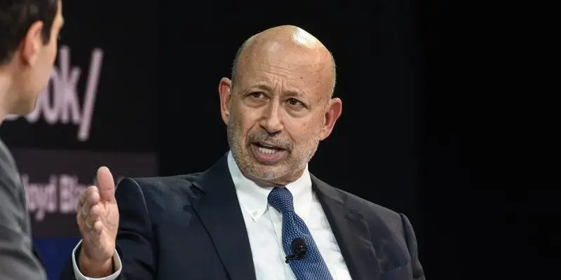 What ex-Goldman CEO Lloyd Blankfein says young workers should spend their first $5,000 in savings on