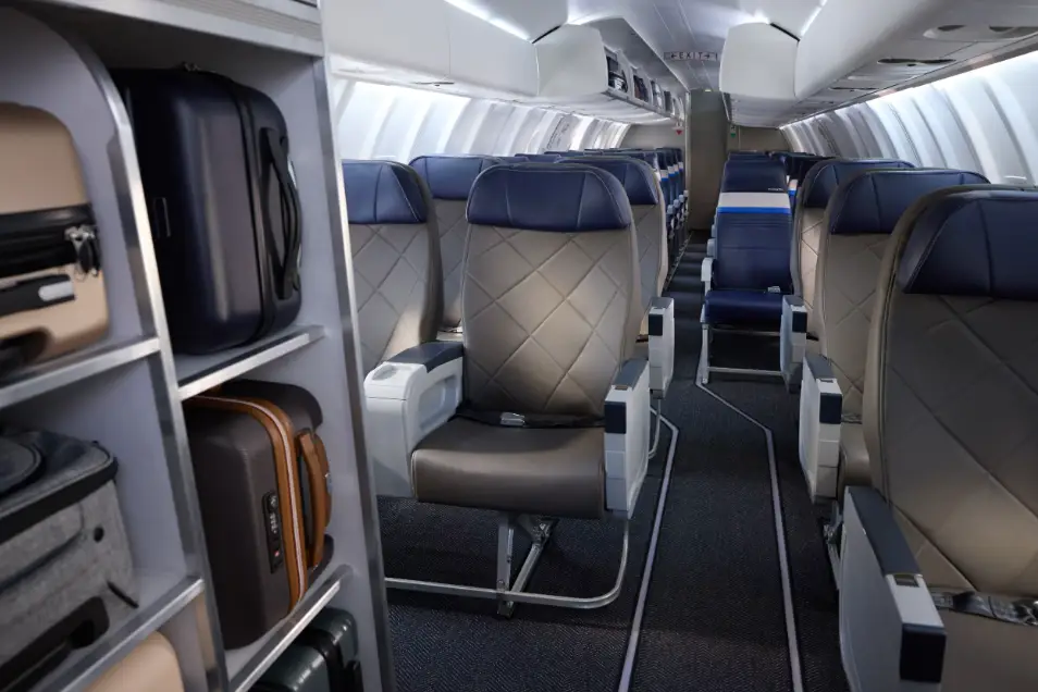 United Airlines CRJ450.