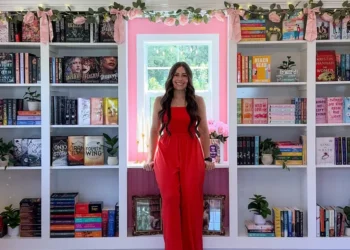 A couple spent $18,000 to turn a simple shed into a cozy library. Now, it’s a reader’s paradise.