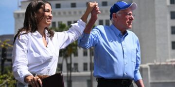 Sanders pitches bill to block data centers as populists seize on AI fears