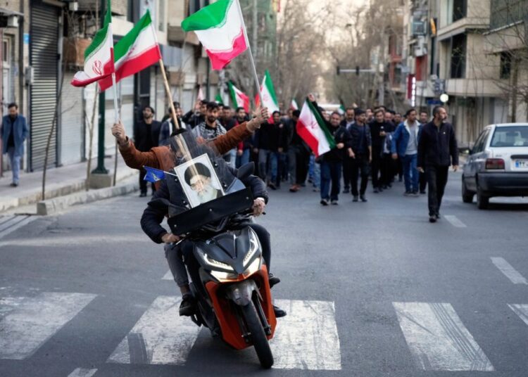 U.S. troops killed amid Iranian counterattack, fueling air defense fears