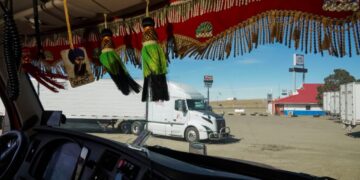 Trump rule to cancel driver’s licenses for immigrant truckers