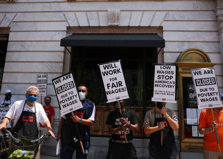 Hiking the minimum wage puts robots over people