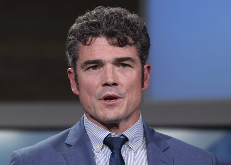 First senior official openly breaks with White House, resigns over war