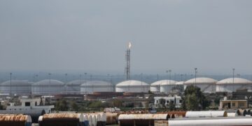 Oil prices spiral again as White House moves make little impact