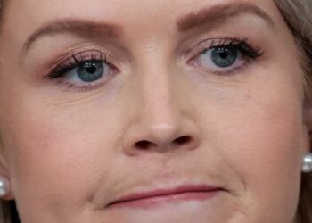 CNN Anchor Rips Karoline Leavitt After She Raged at Network Star