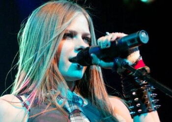 Avril Lavigne Breaks Down the Homemade Aesthetic That Became Synonymous With Her Early 2000s Music