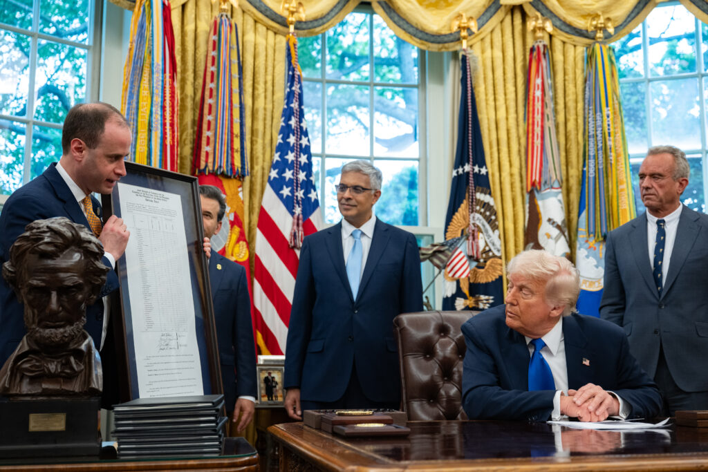 Trump appointees aren’t legally qualified to vote on ballroom, critics say