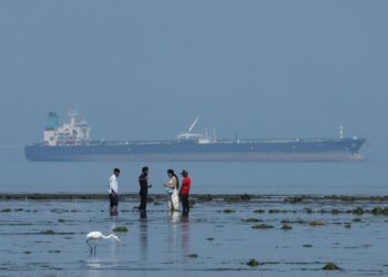 How Trump suspending sanctions on Russian oil helps Putin’s war effort