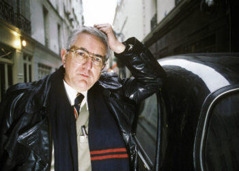 Len Deighton, best-selling novelist with wry take on espionage, dies at 97