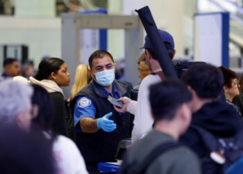 Trump orders TSA officers paid as Congress remains stalemated